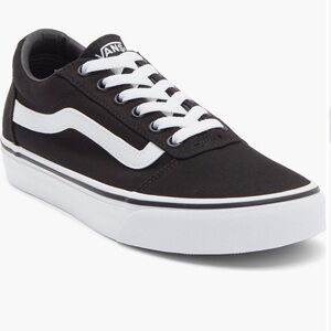 New in Box Vans Women’s Ward Black and White Canvas Sneakers Size 6